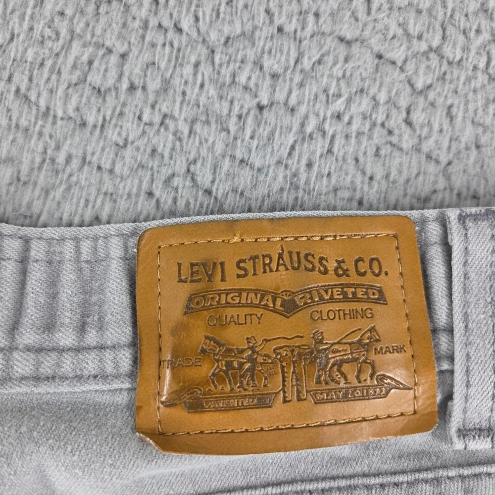 Levis measurements waist